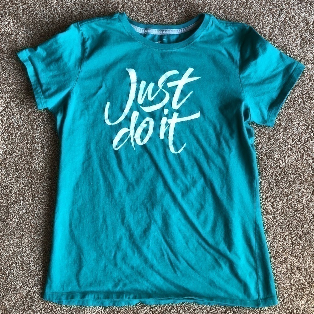 𝅺Nike Women’s T-Shirt Slim Fit XL